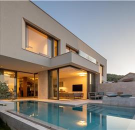 4-Bedroom Luxury Villa with Heated Pool, Ciovo near Trogir – Sleeps 8